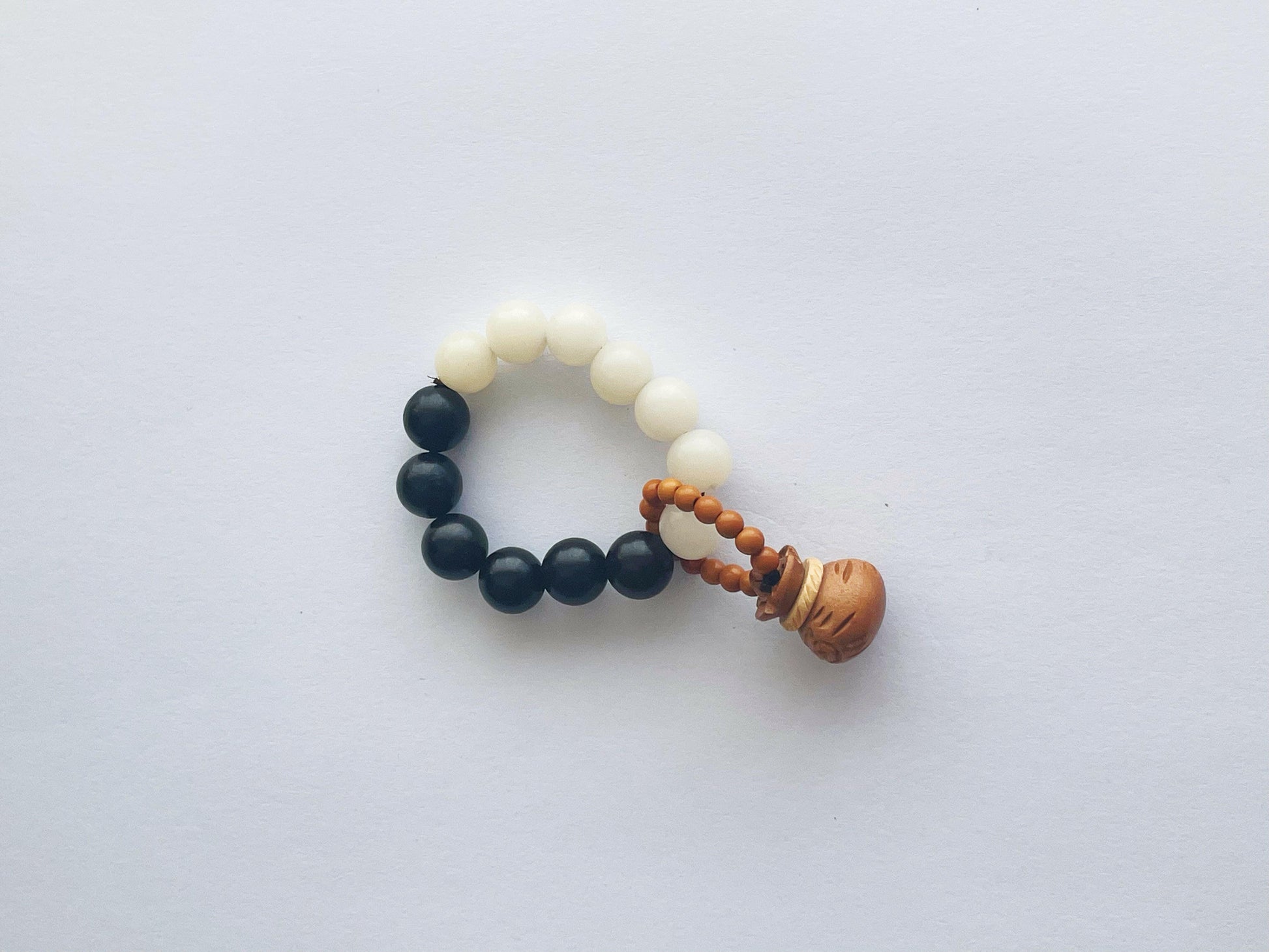 FOCUS RELAX Natural Bodhi Seed Finger Beads Playful Fidget (Black and White).